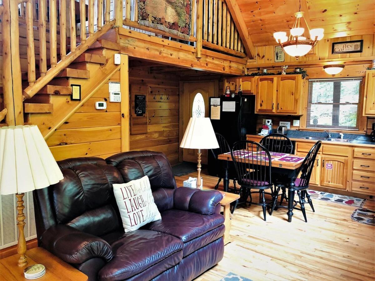Mountain Joy -Private Treehouse Style Cabin That Sleeps 4-Free Tickets Gatlinburg Esterno foto