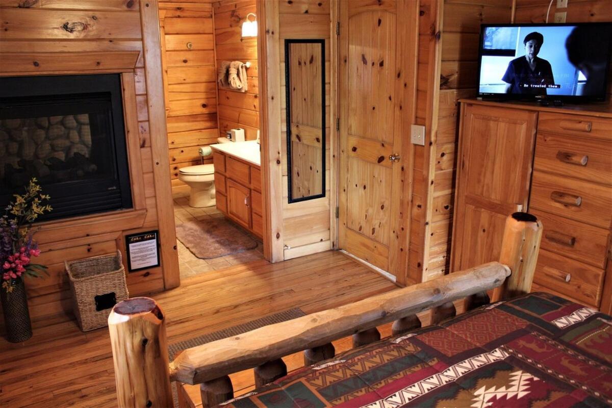 Mountain Joy -Private Treehouse Style Cabin That Sleeps 4-Free Tickets Gatlinburg Esterno foto