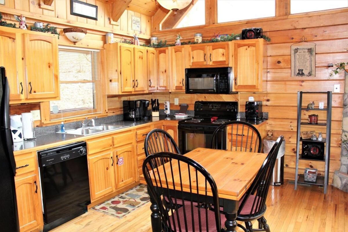 Mountain Joy -Private Treehouse Style Cabin That Sleeps 4-Free Tickets Gatlinburg Esterno foto