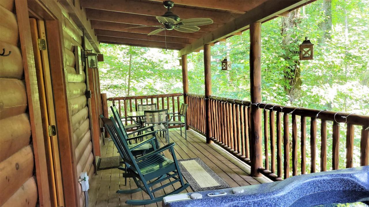 Mountain Joy -Private Treehouse Style Cabin That Sleeps 4-Free Tickets Gatlinburg Esterno foto